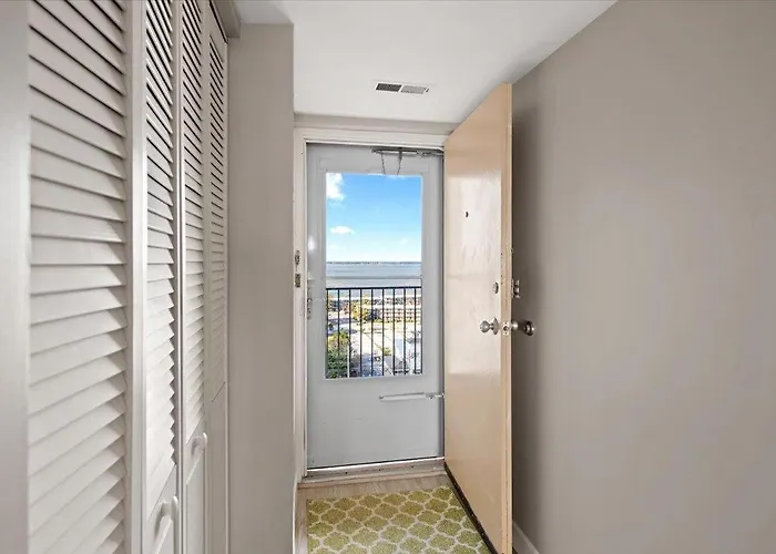 Newly Renovated 2-bedroom Ocean Front Towers With Indoor Pool! Ferienhaus